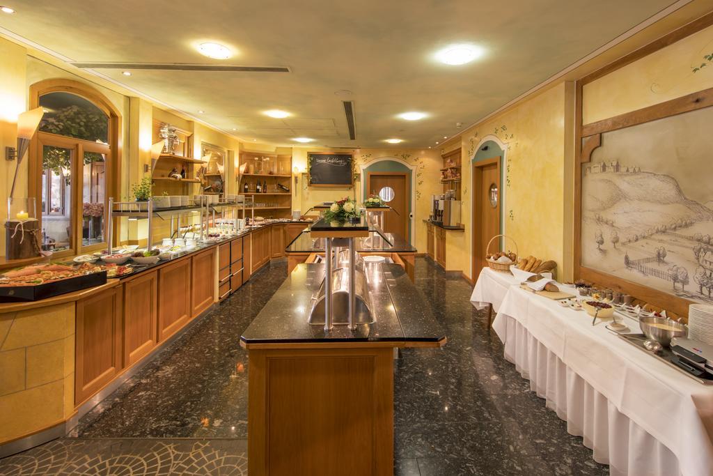 קורבאך Hotel Touric מראה חיצוני תמונה